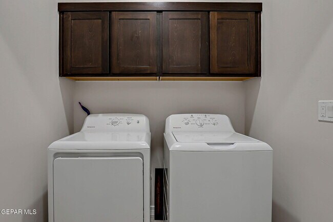 Building Photo - 532 Oakmont