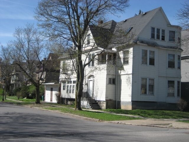 Building Photo - 547 W Ferry St