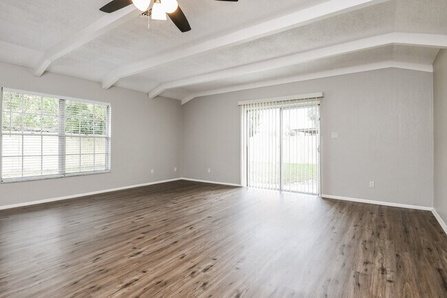 Building Photo - 999 Tomes Ct