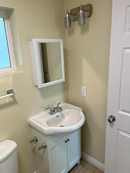 Building Photo - 3856 Normandie Ave