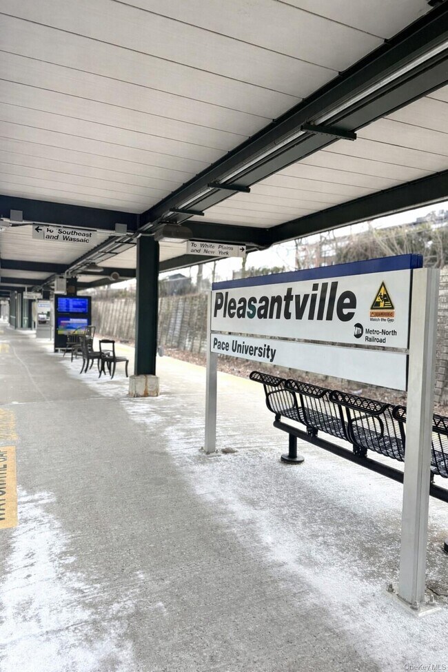 Building Photo - 600 Bedford Rd