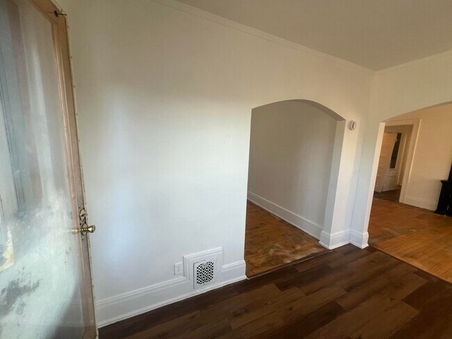 Building Photo - 1253 N 34th St