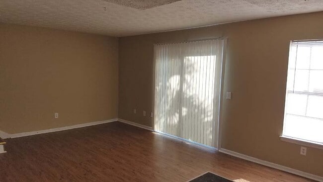 Building Photo - 1135 Caliente Dr