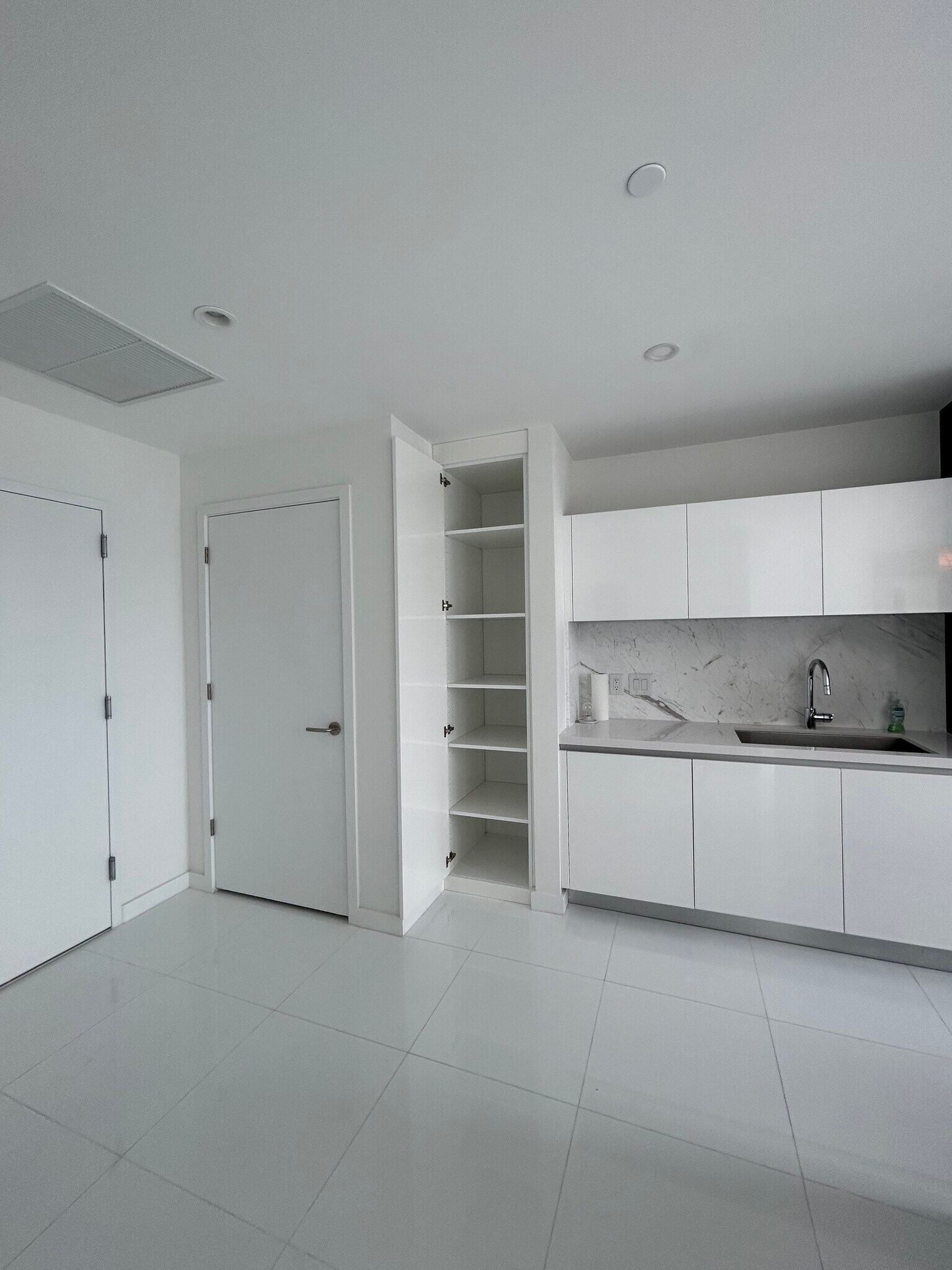 Building Photo - 851 NE 1st Ave