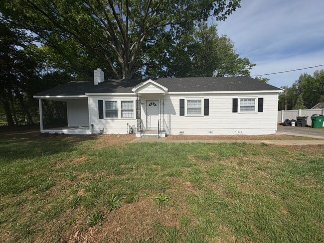 Building Photo - 3 Bedroom Home in Hickory Grove
