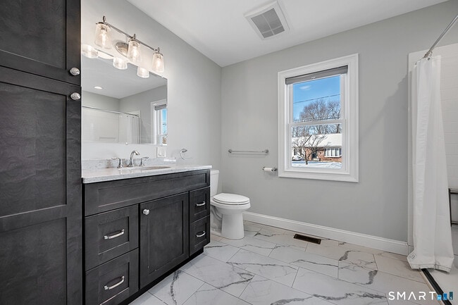 Building Photo - 137 Knowles Ave