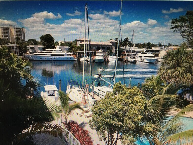 Building Photo - 815 Middle River Dr