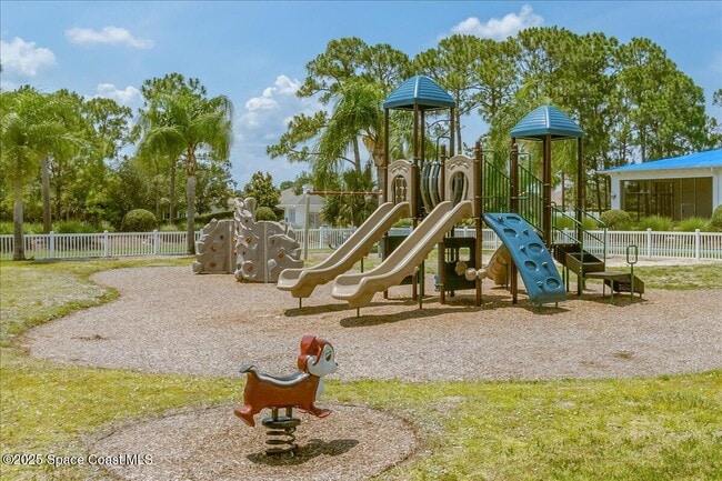 Building Photo - 558 Gardendale Cir SE