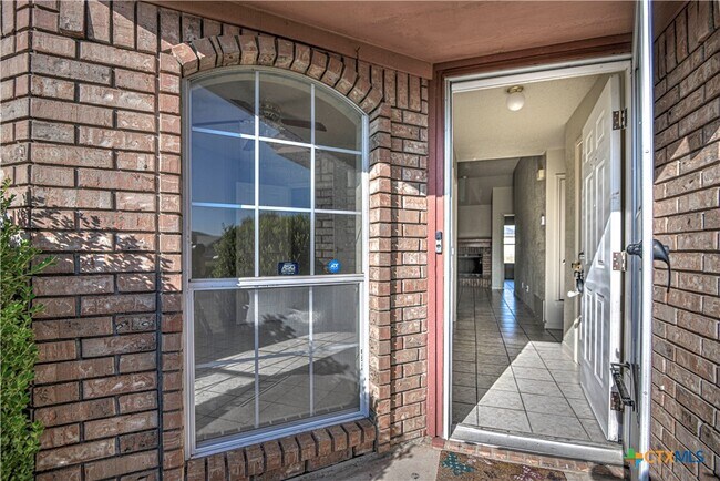 Building Photo - 3805 Riverrock Dr