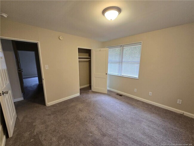 Building Photo - 479 McBain Dr