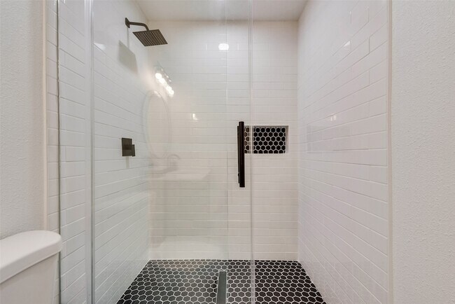 Building Photo - 9230 Millwood Dr