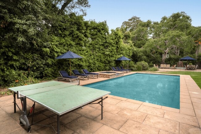 Building Photo - 1539 Miramar Ln