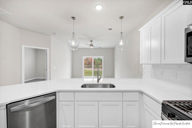 Building Photo - 223 Sunny Hl Dr