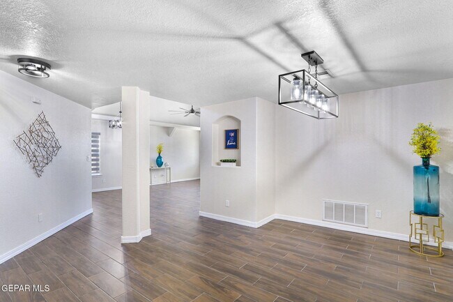 Building Photo - 3121 Tierra Paola Ln