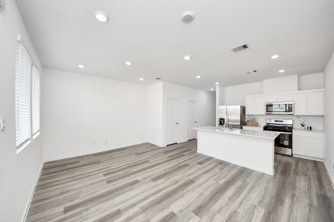 Building Photo - 6770 Bertner Ave