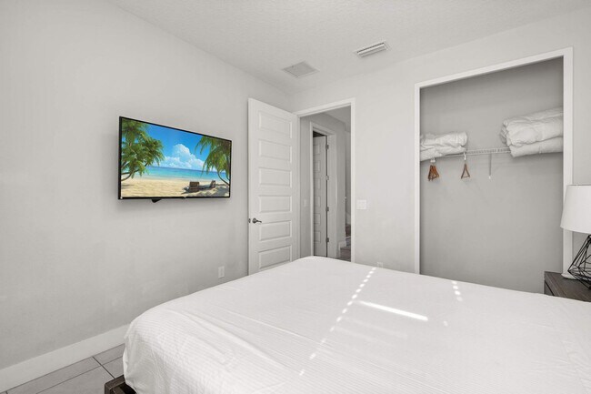 Building Photo - 301 Burma St