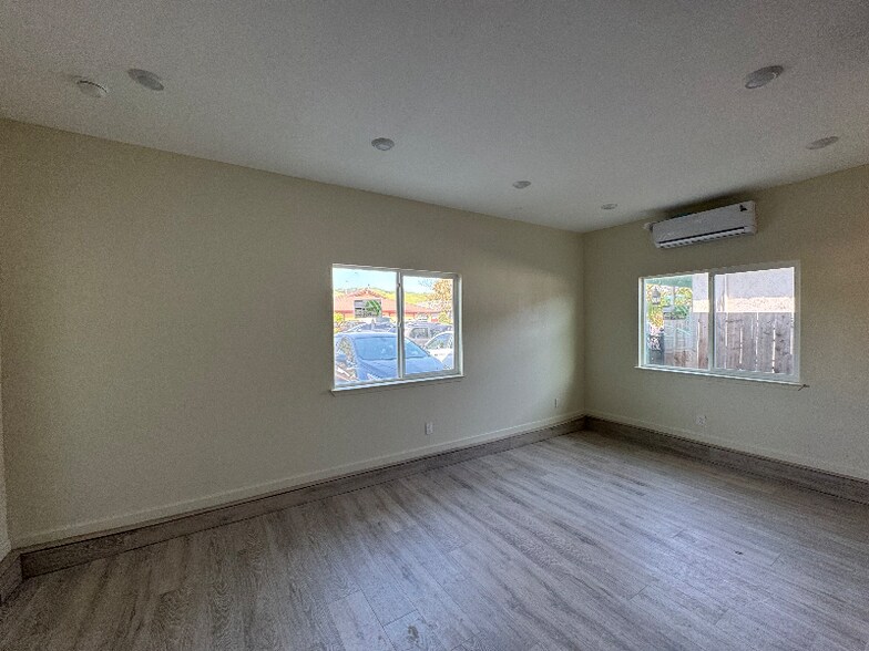 Building Photo - 33343 5th St