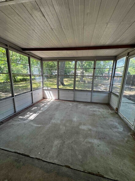 Building Photo - 321 Alexander Ave