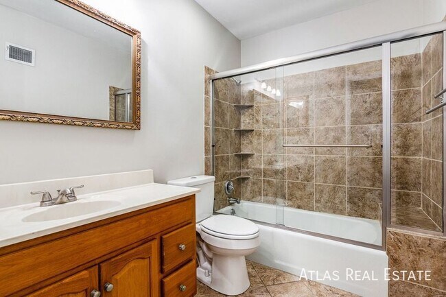 Building Photo - 1009 NE 99th St