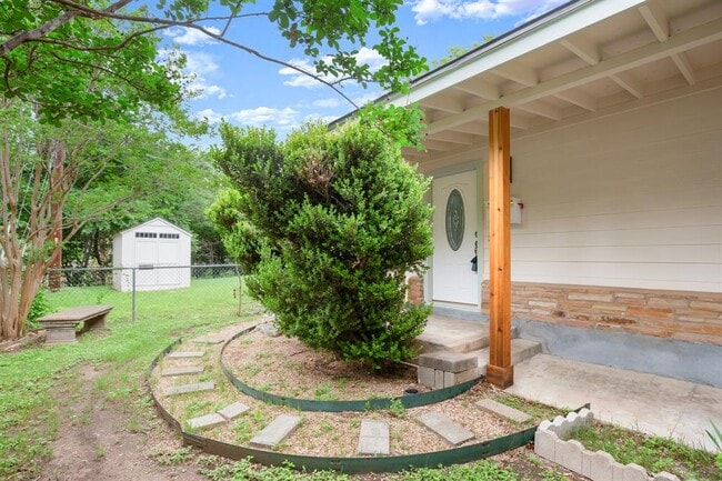 Building Photo - 3808 Tonkawa Trail