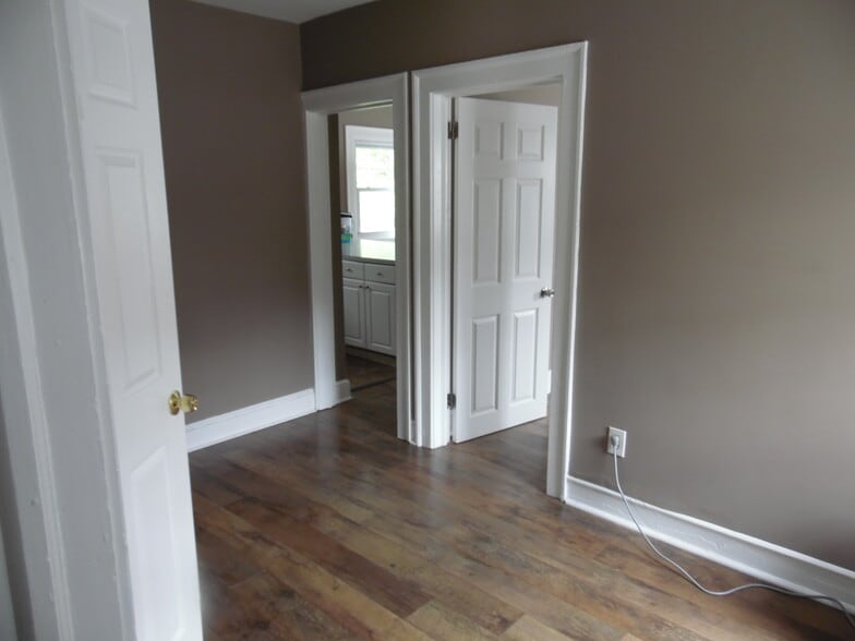 Building Photo - 419 W White Horse Pike