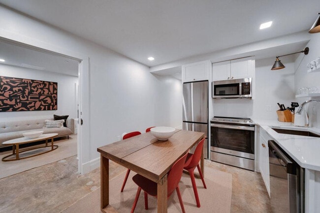 Building Photo - 505 E Travis St