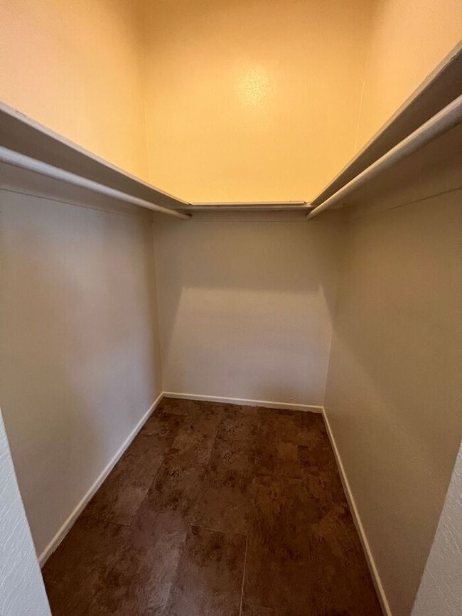 Building Photo - LOFT FOR RENT