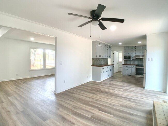 Building Photo - 33 Walker Cir