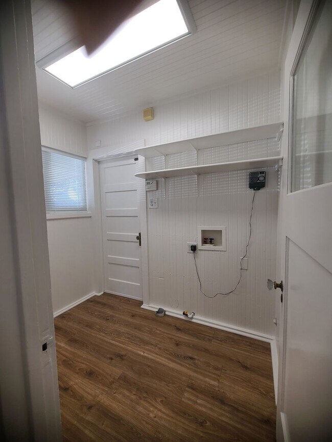 Building Photo - Action Properties R.E.S. Inc offering Central Roseville 2 Bed, 1bath  Carport Parking, Large yard...
