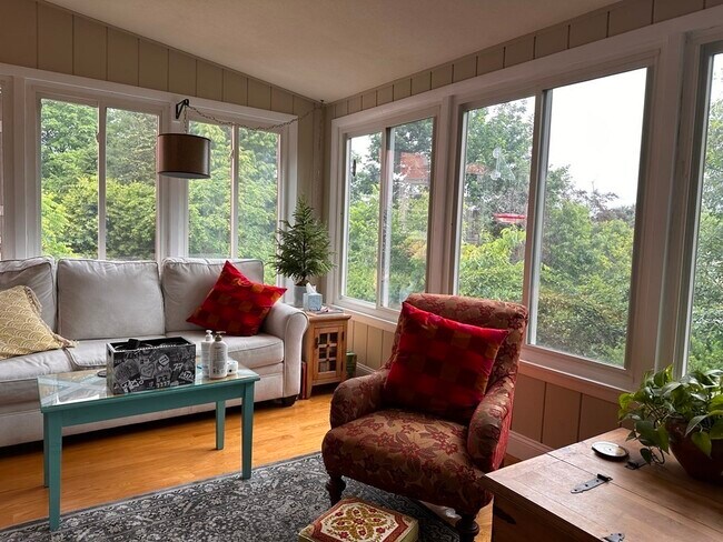 Building Photo - 479 Crafts St