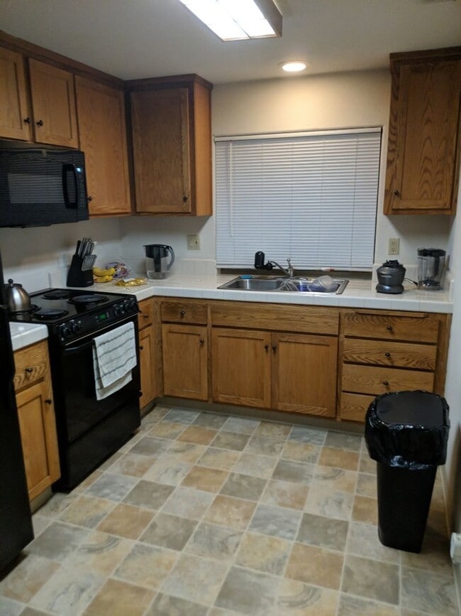 Building Photo - 301 7th St