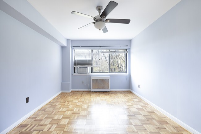 Building Photo - 3901 Tunlaw Rd NW