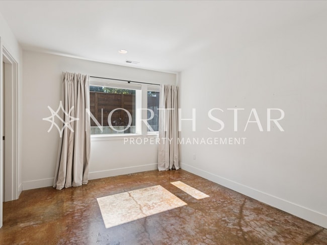Building Photo - Contemporary Stunner in North East Portland