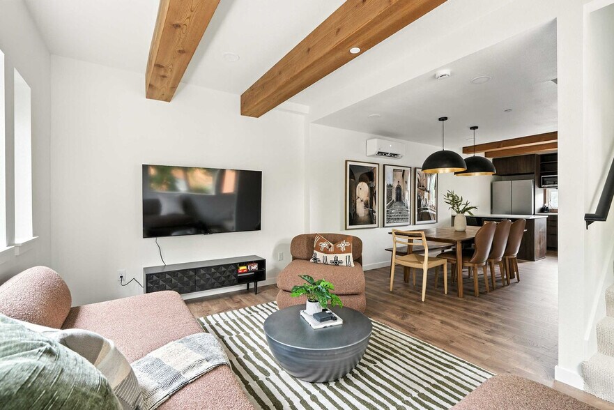 Primary Photo - 925 NE 23rd Ave