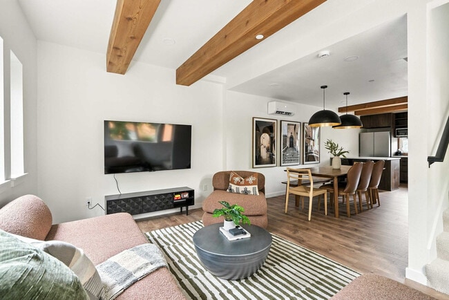 Building Photo - 925 NE 23rd Ave