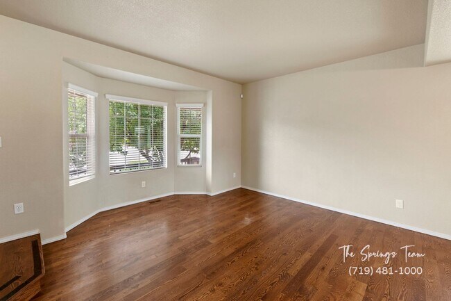Building Photo - SPACIOUS SIX (6!!!) BD HOME IN LORSON RANCH!