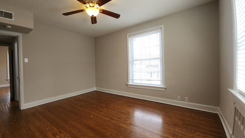 Building Photo - 7754 Kingsbury Blvd