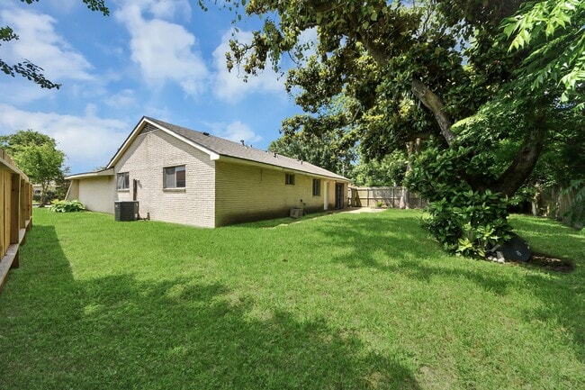 Building Photo - 4710 Lotus St