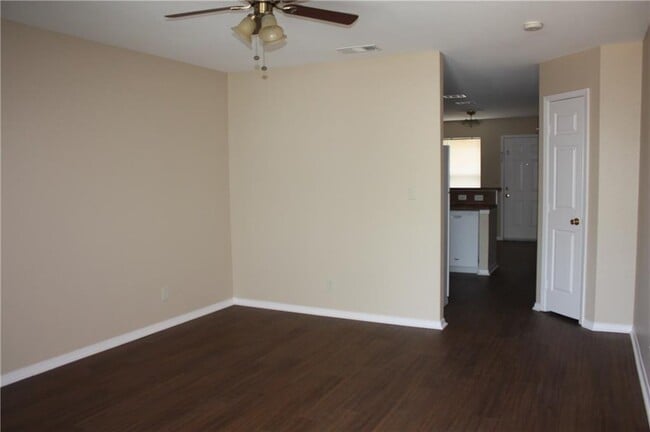Building Photo - 2208 Katy Ln