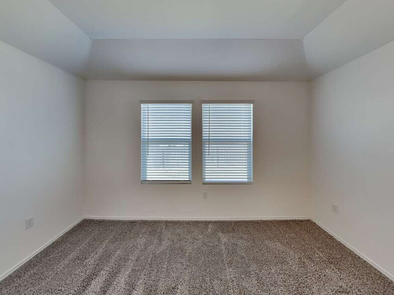 Building Photo - 10500 Steinbeck Dr