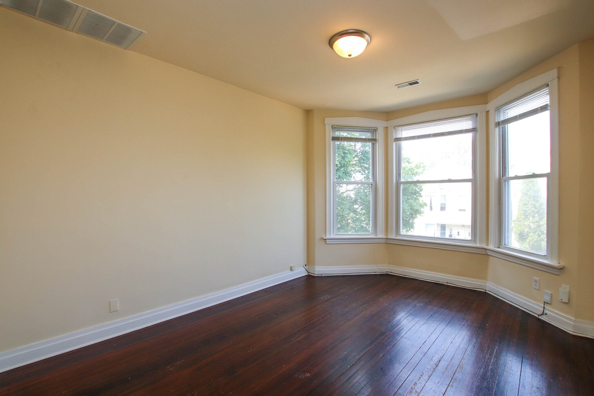 Building Photo - 2707 N Ridgeway Ave