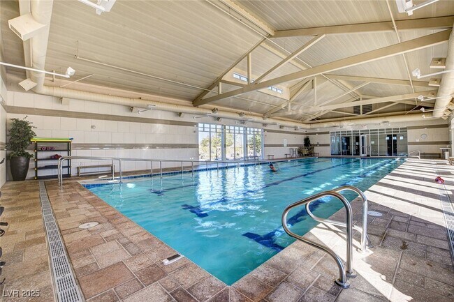 Building Photo - 1075 N Water St