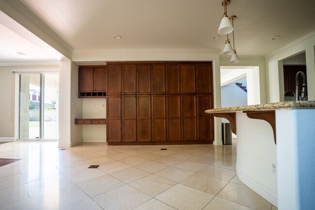 Building Photo - Exceptional estate Located In the highly desirable College Park Community.