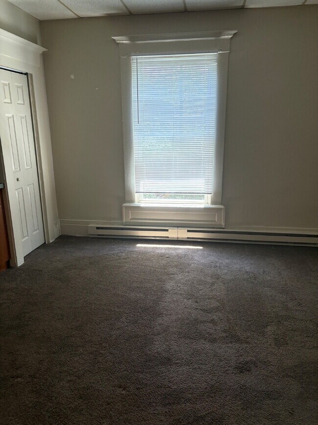 Building Photo - Super Clean 1 Bedroom Apartment