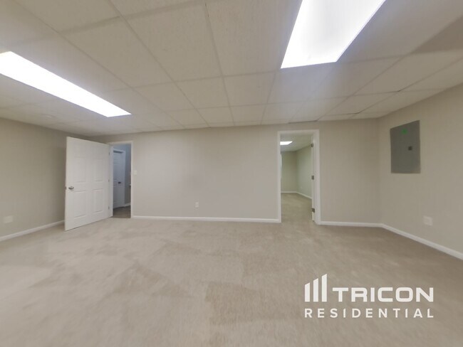 Building Photo - 3015 Brass Dr