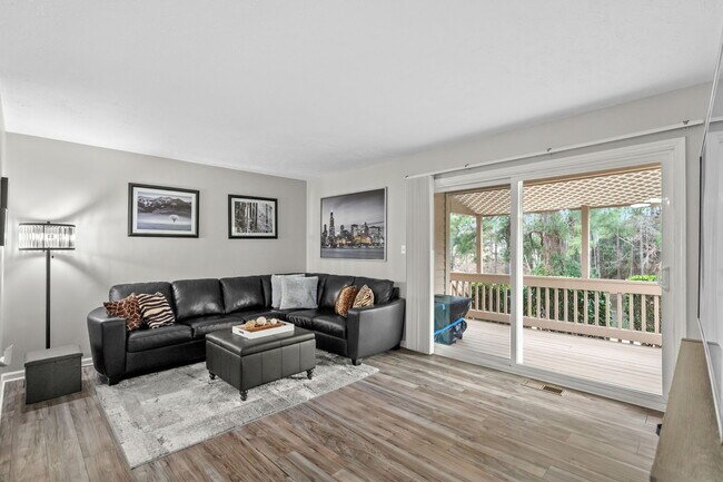 Building Photo - 4088 Fairway Lakes Dr