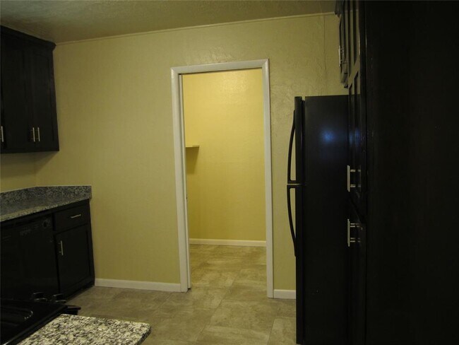 Building Photo - 1530 Melrose Dr