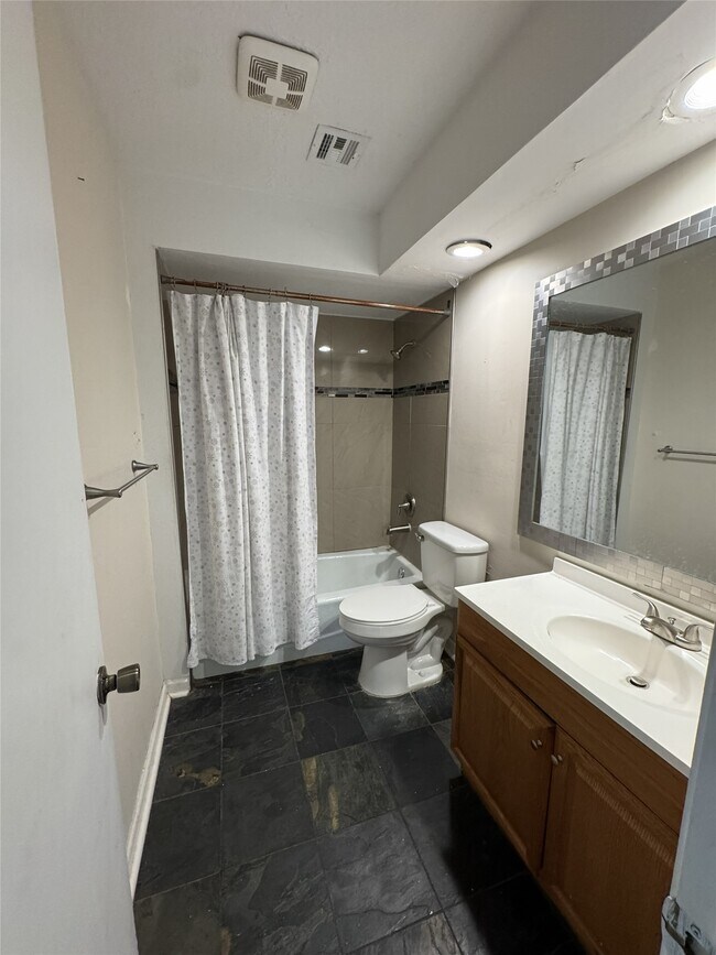 Building Photo - 11322 Briar Forest Dr