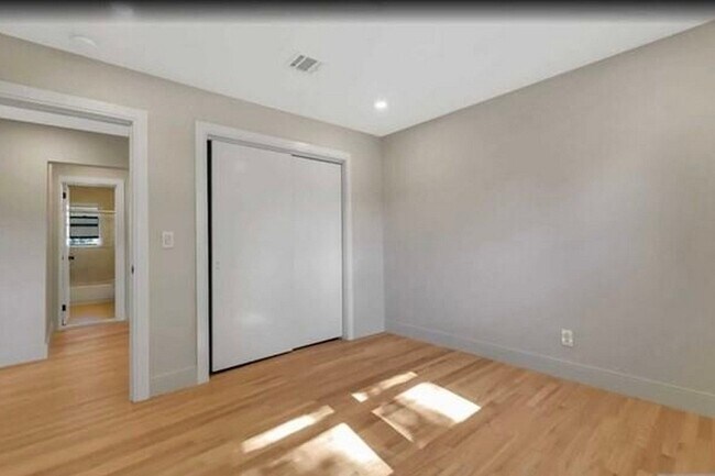 Building Photo - 22 Greentree Terrace