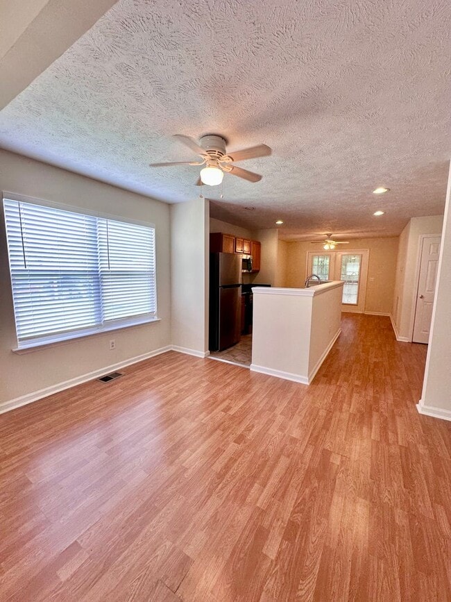 Building Photo - Wonderful 3 Bedroom 2 Bath Home Now Available!